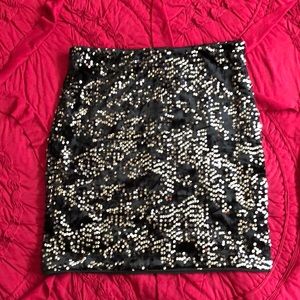 H&M Velvet & Sequined Skirt🖤🩶